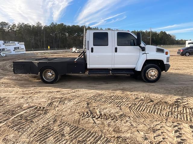 Image of Chevrolet 4500 equipment image 3