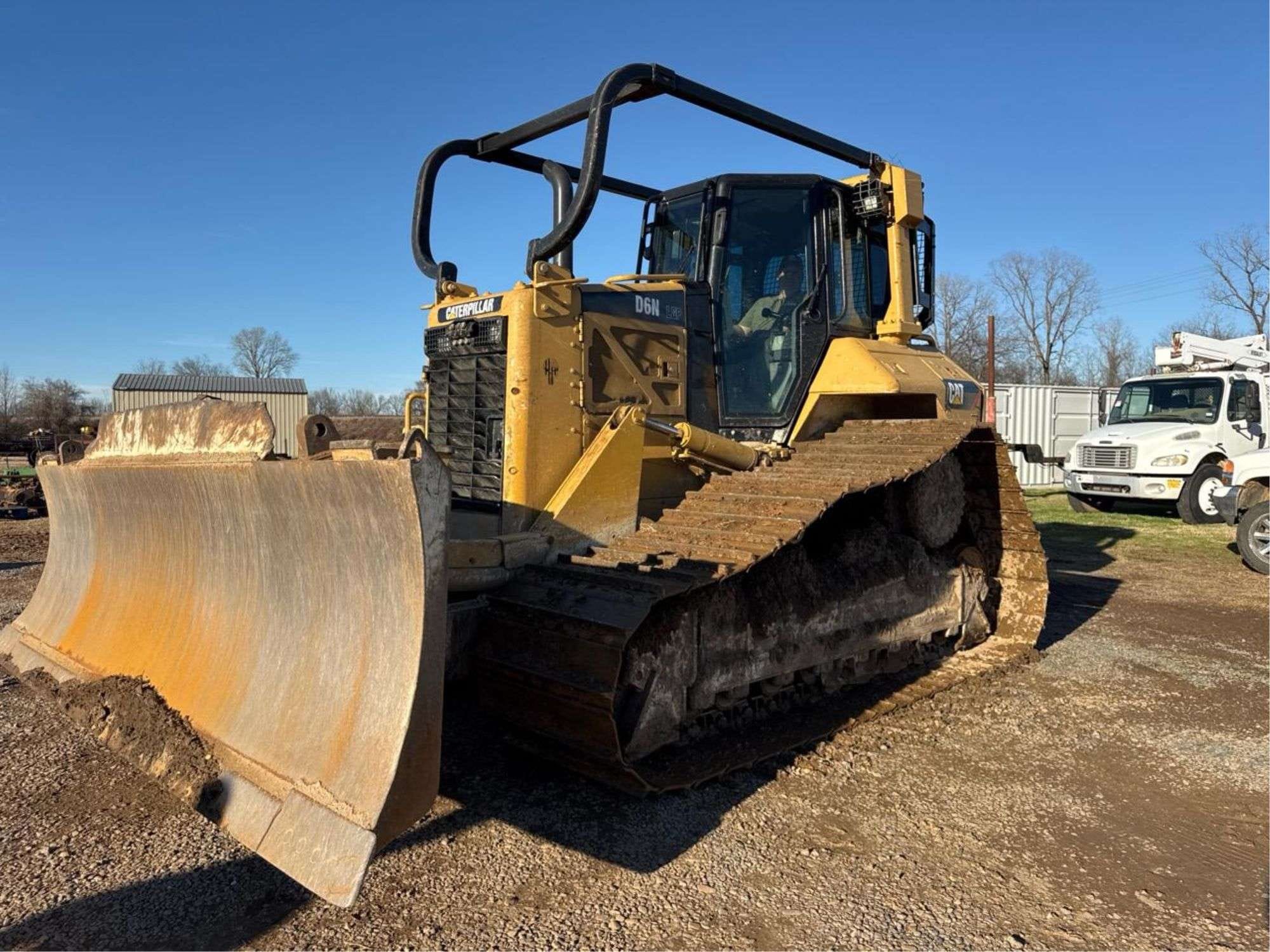 Caterpillar D6N LGP Equipment Image0