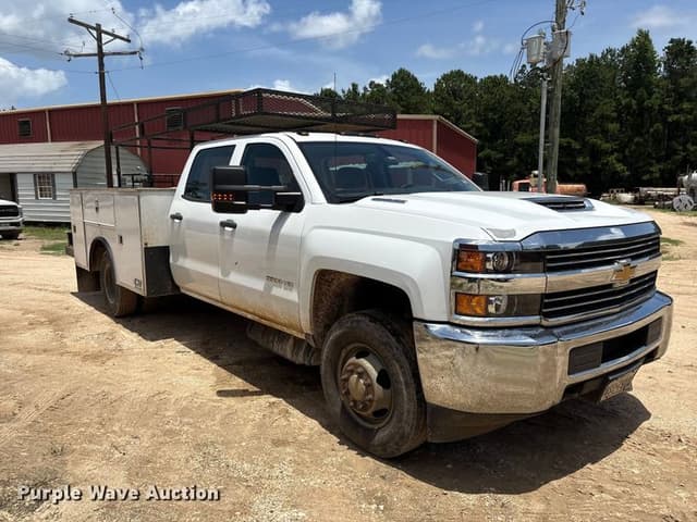 Image of Chevrolet 3500HD equipment image 2