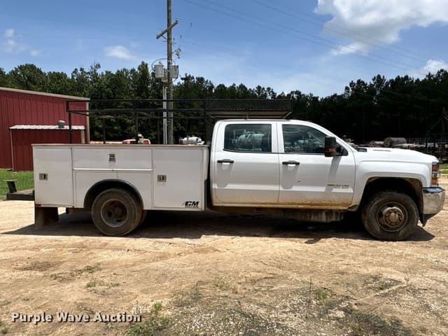 Image of Chevrolet 3500HD equipment image 3