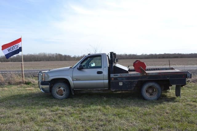 Image of Chevrolet 3500 equipment image 4