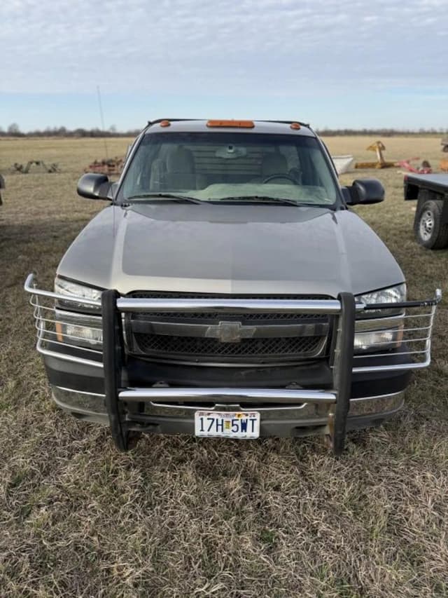 Image of Chevrolet 3500 equipment image 2