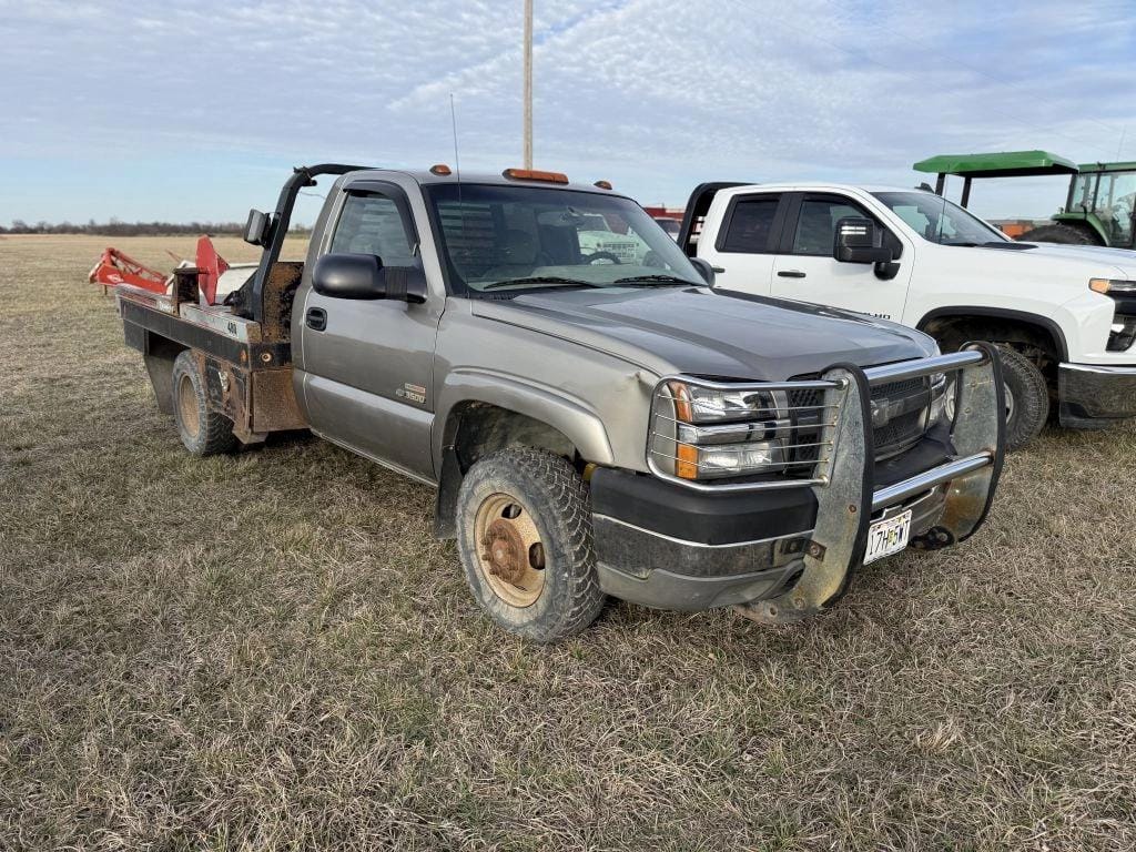 2003 Chevrolet 3500 Equipment Image0