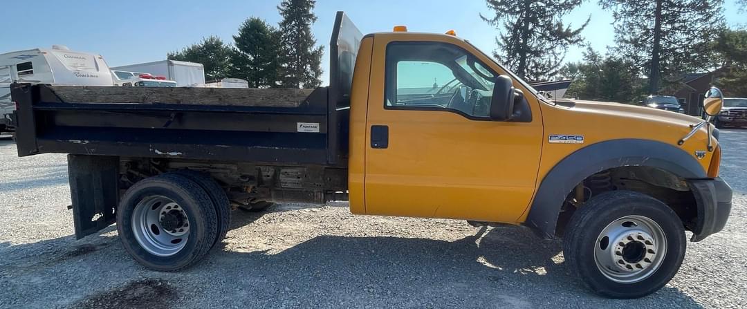 Image of Ford F-450 Primary image