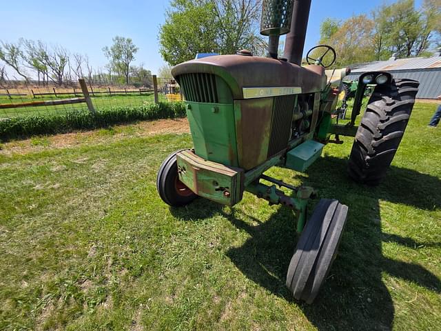 Image of John Deere 4010 equipment image 4