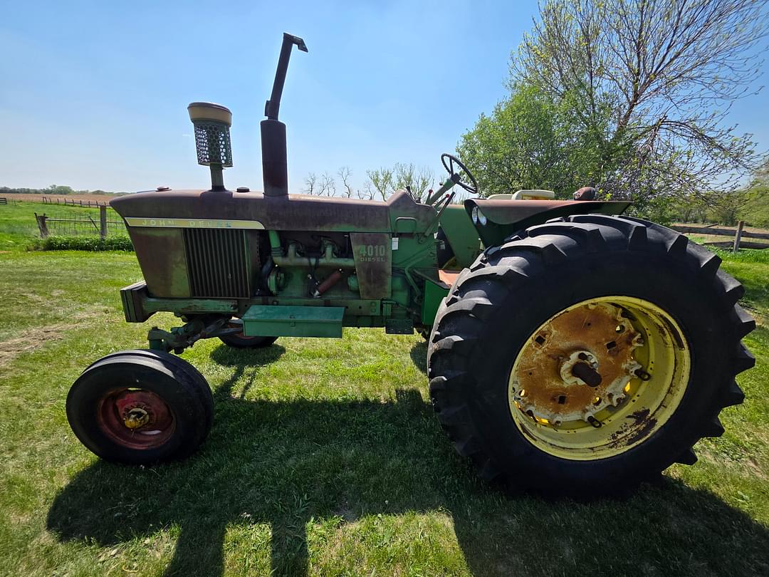Image of John Deere 4010 Primary image