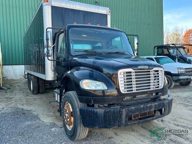 Image of Freightliner M2 106 equipment image 3