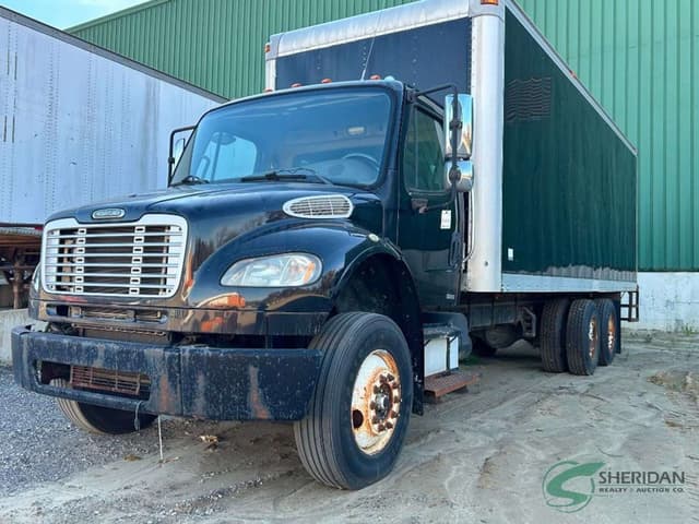 Image of Freightliner M2 106 equipment image 1