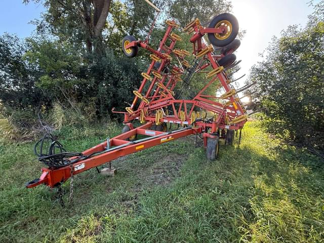 Image of Bourgault 8810 equipment image 3
