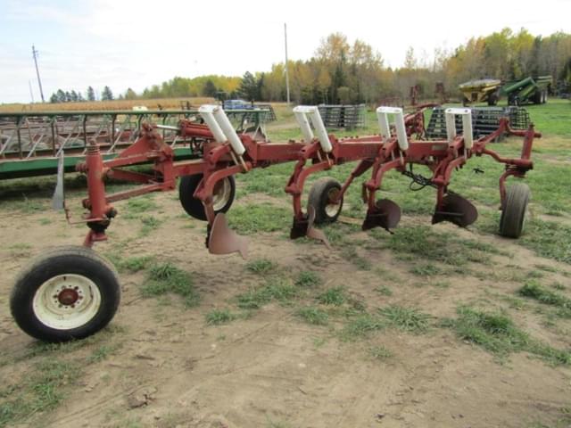 Image of International Harvester 700 equipment image 2