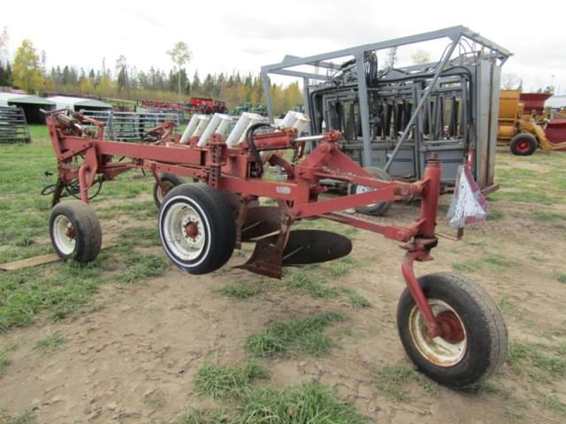 Image of International Harvester 700 equipment image 3