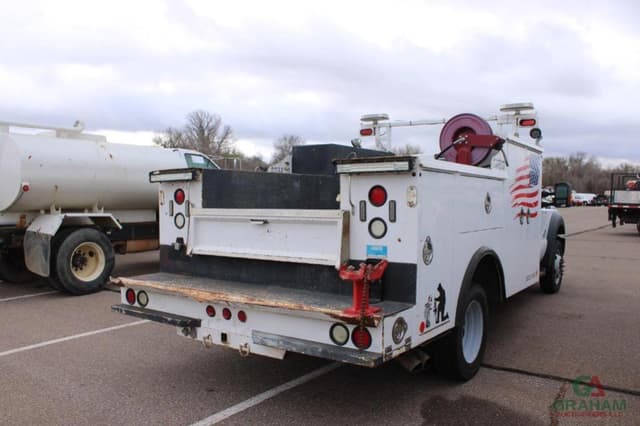 Image of Ford F-550 equipment image 2