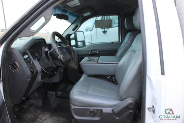 Image of Ford F-550 equipment image 4