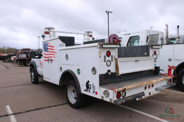 Image of Ford F-550 equipment image 3