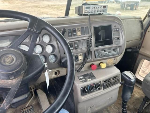 Image of Mack CH613 equipment image 3