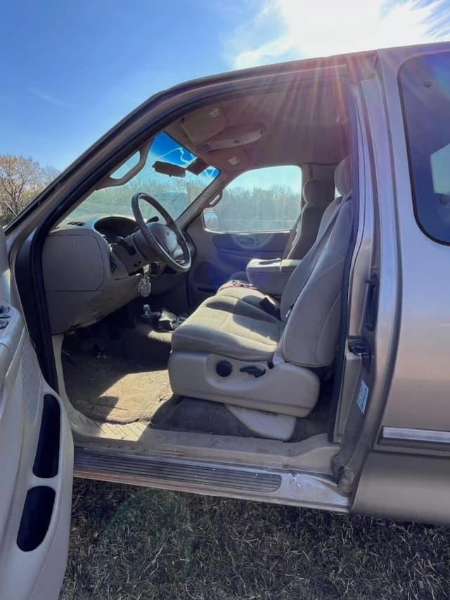 Image of Ford F-150 equipment image 2