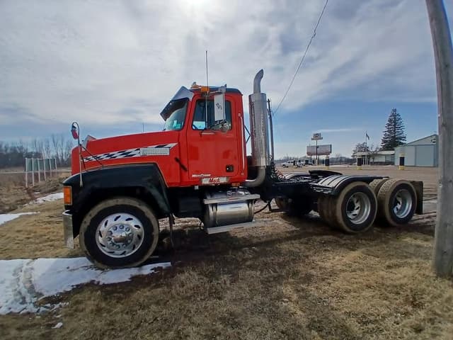 Image of Mack CH613 equipment image 1