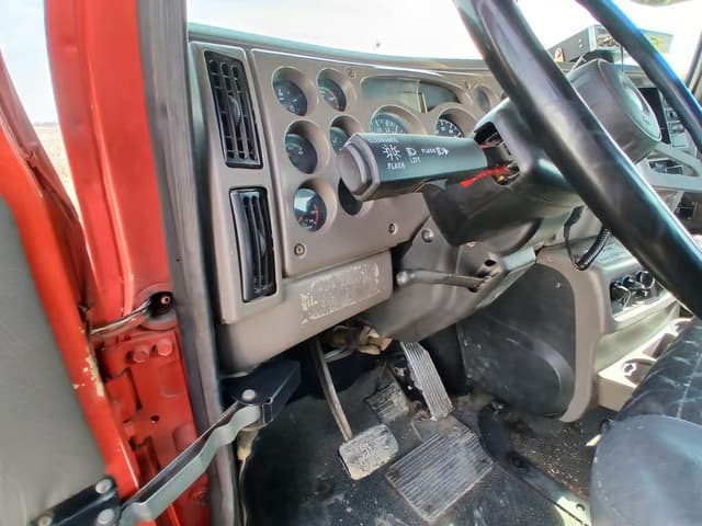 Image of Mack CH613 equipment image 3