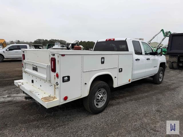 Image of Chevrolet 2500HD equipment image 3