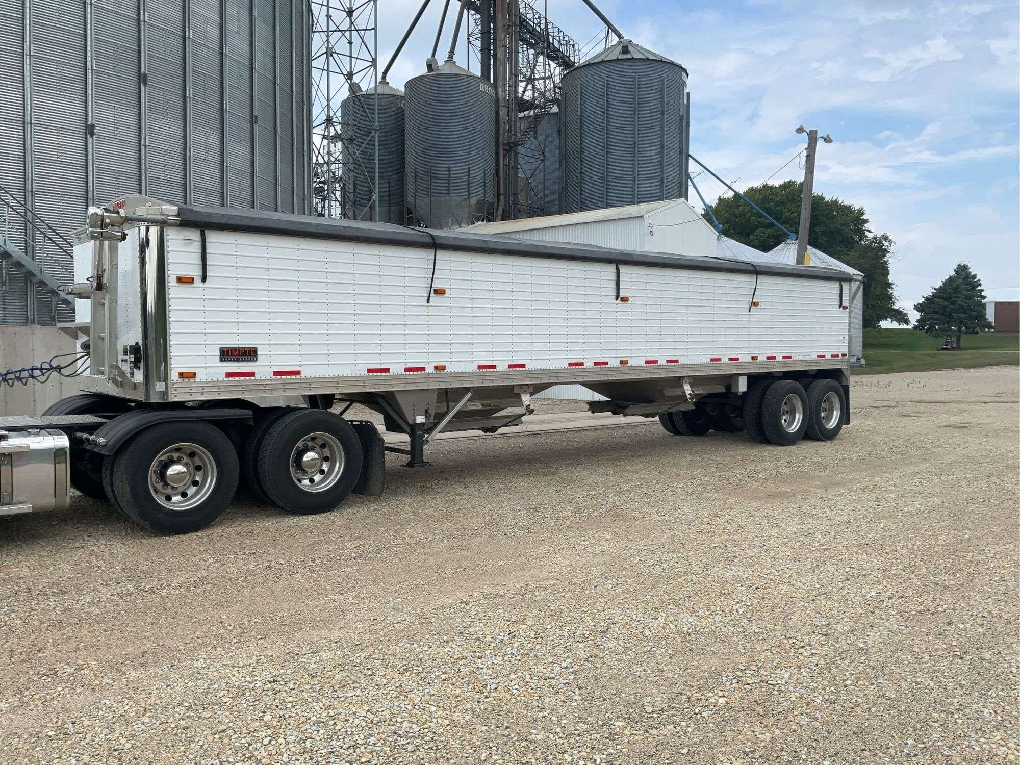 2016 Timpte Super Hopper Equipment Image0