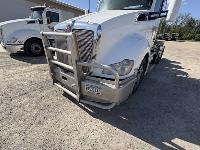 Image of Kenworth T680 equipment image 3