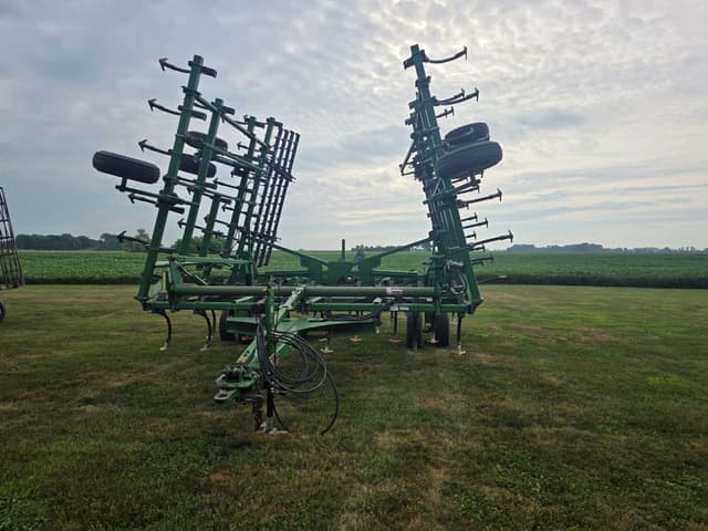 Image of John Deere 2210 equipment image 2