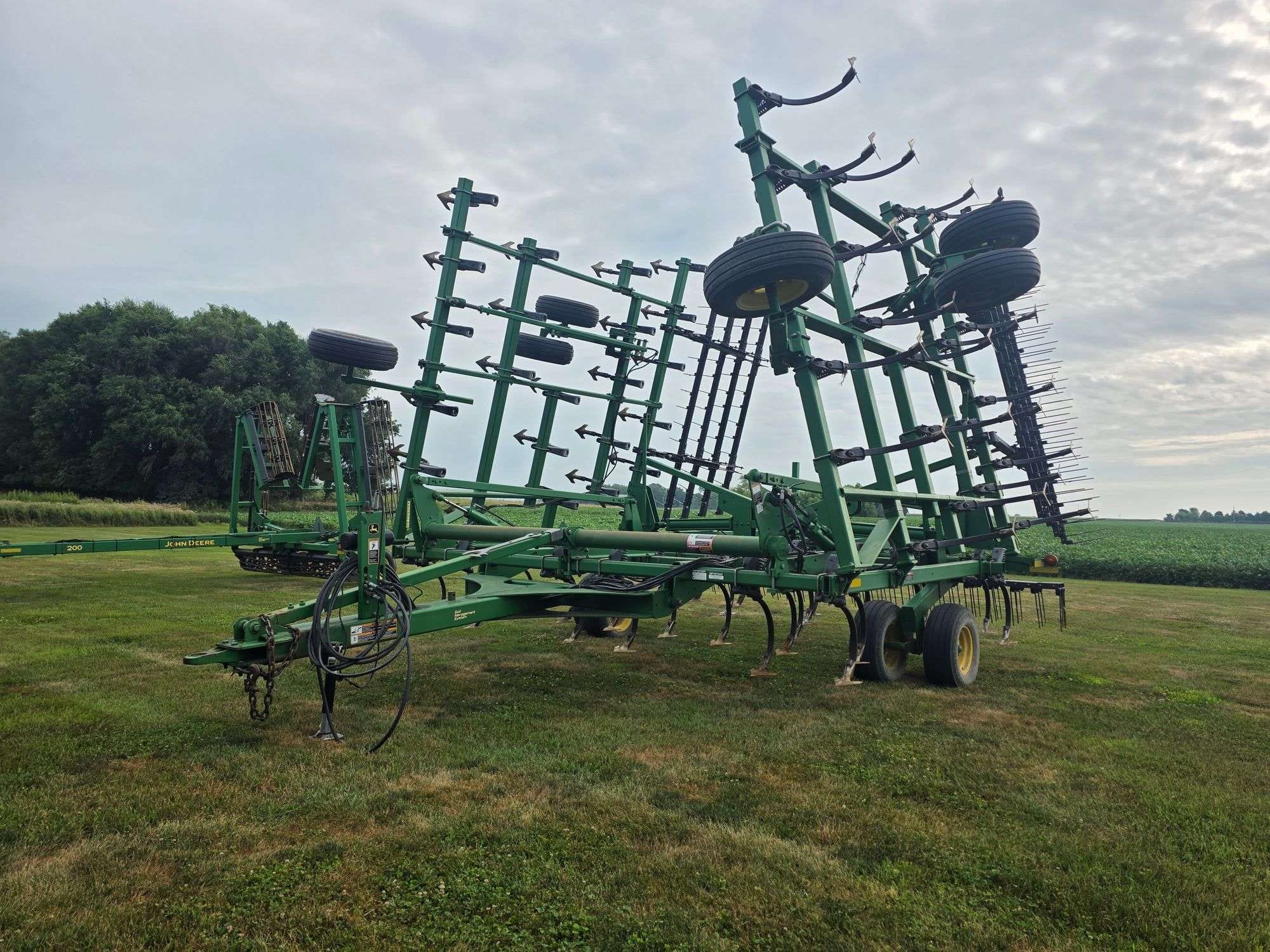 John Deere 2210 Equipment Image0