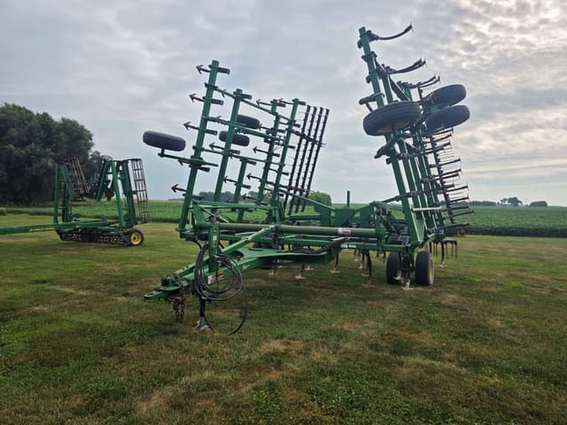 Image of John Deere 2210 equipment image 1