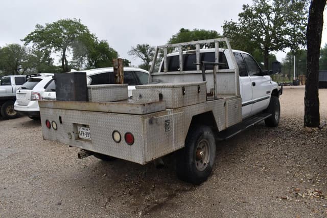 Image of Dodge Ram 2500 equipment image 2