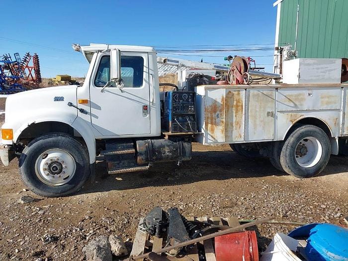 International 4900 Equipment Image0