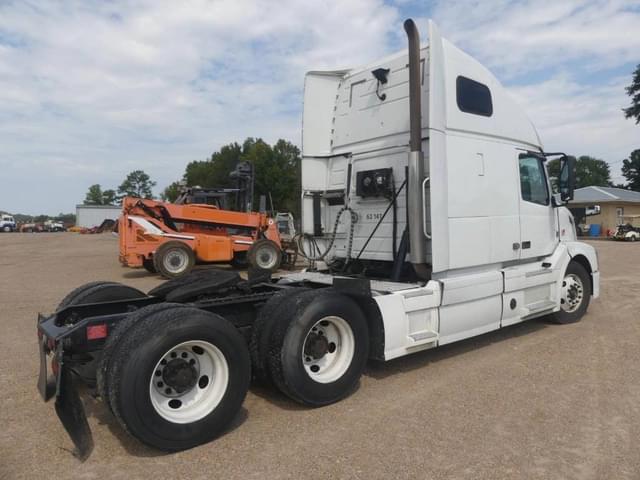 Image of Volvo VNL equipment image 2