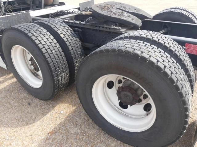 Image of Volvo VNL equipment image 4