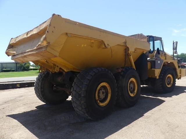 Image of Komatsu HM350-2 equipment image 2