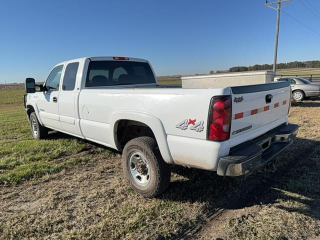 Image of Chevrolet 2500HD equipment image 2