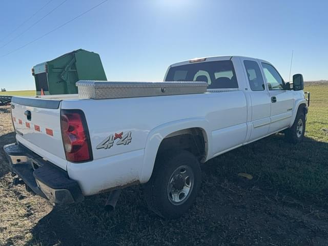 Image of Chevrolet 2500HD equipment image 1