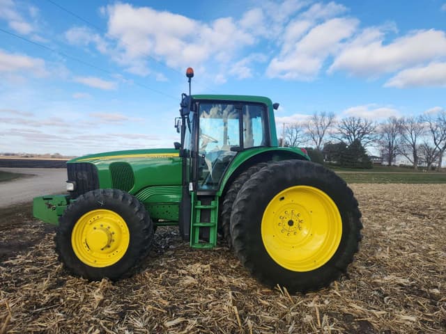 Image of John Deere 7520 equipment image 4