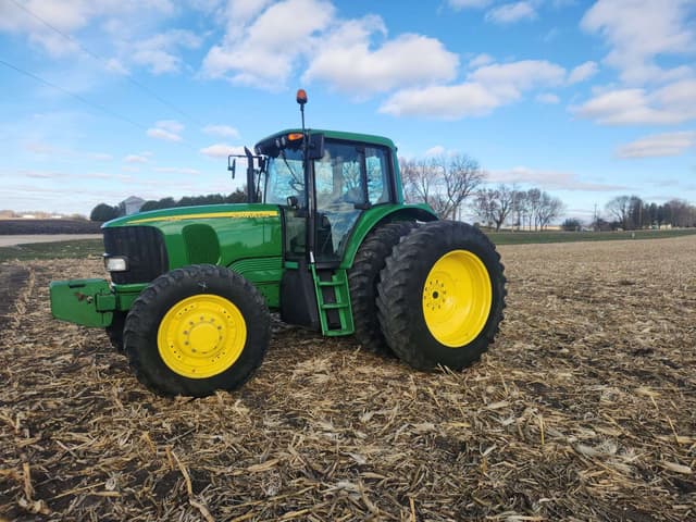 Image of John Deere 7520 equipment image 2