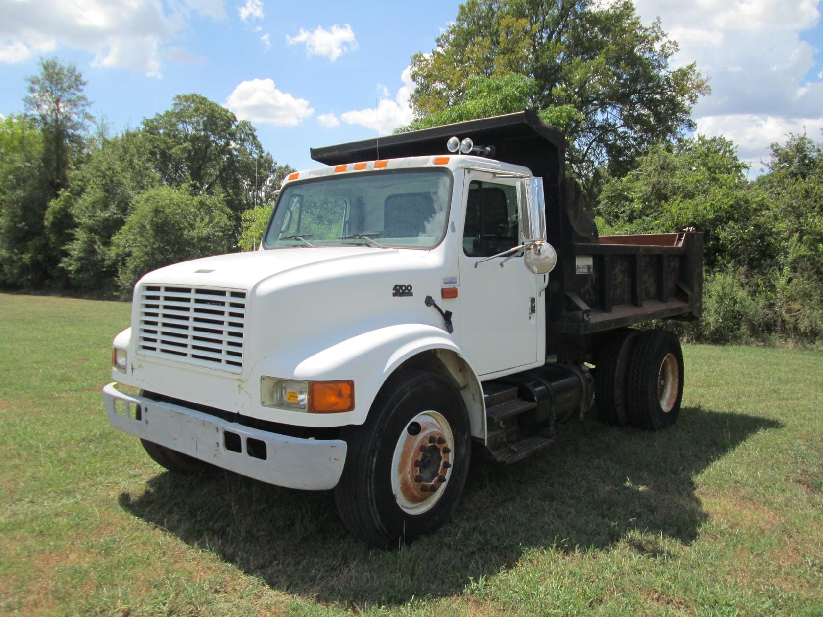 2001 International 4700 Equipment Image0