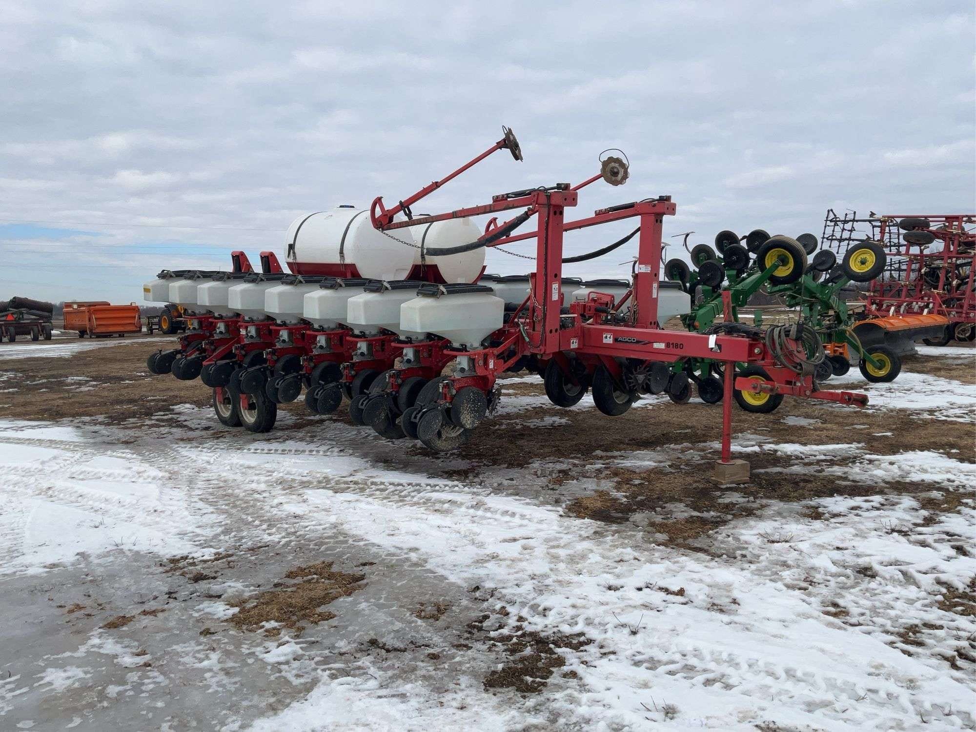 White 8180 Equipment Image0