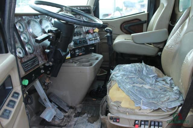 Image of International 9900IX equipment image 4