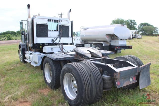 Image of International 9900IX equipment image 3
