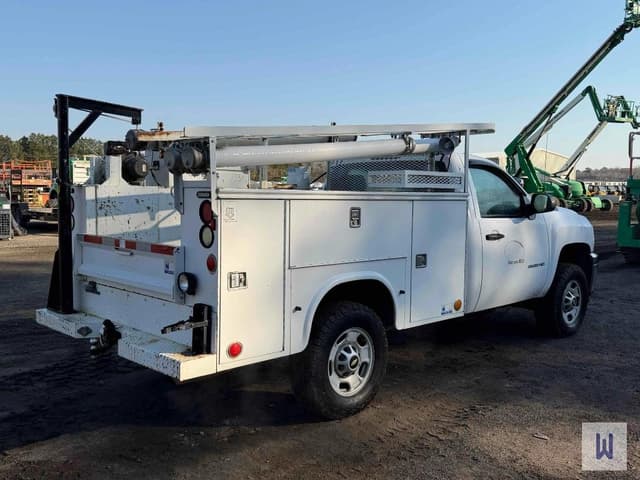 Image of Chevrolet 2500HD equipment image 3