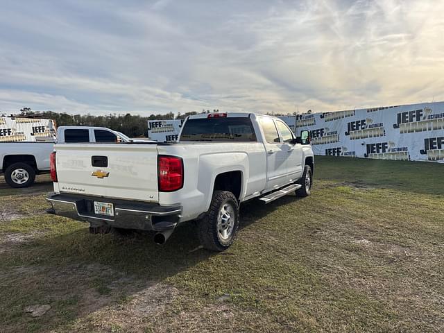 Image of Chevrolet 2500HD equipment image 4