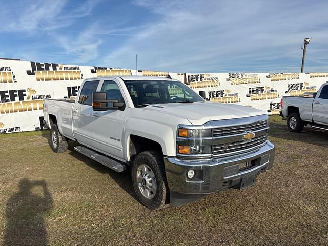 Image of Chevrolet 2500HD equipment image 2