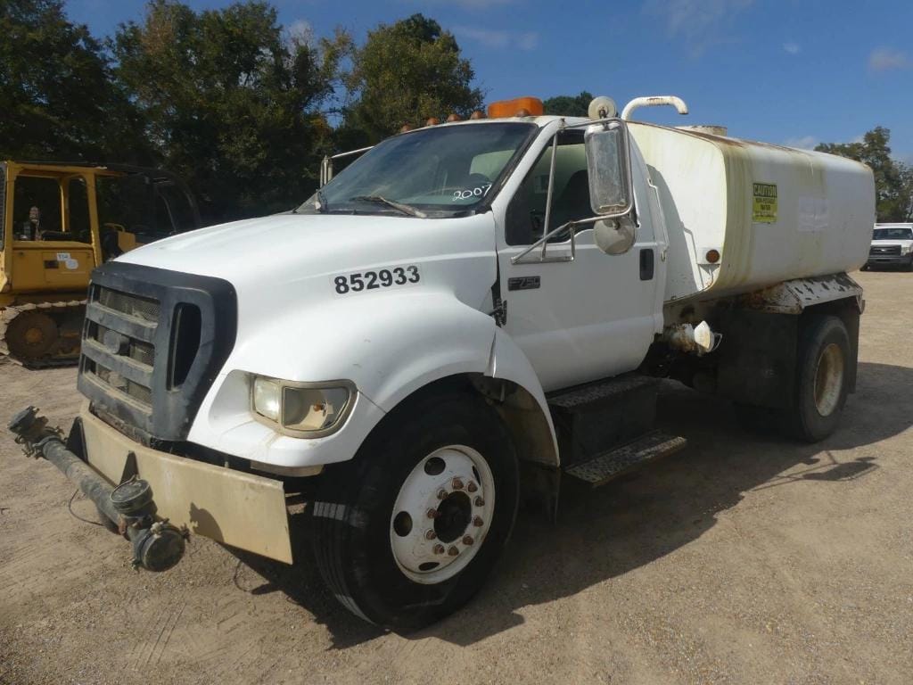 2007 Ford F-750 Equipment Image0