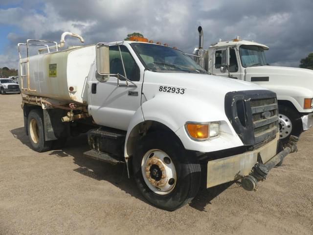 Image of Ford F-750 equipment image 1
