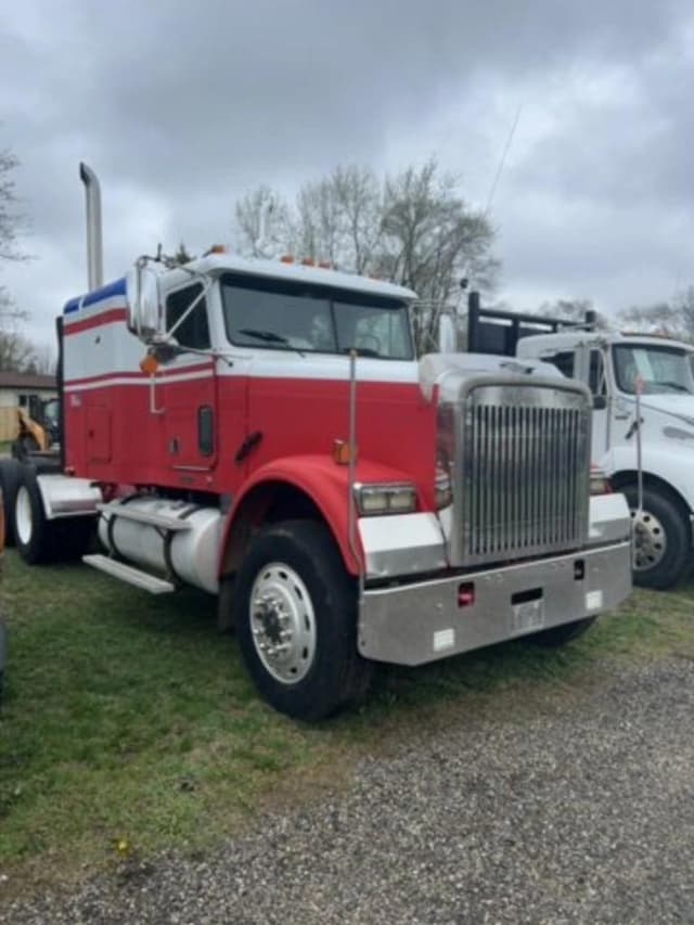 Image of Freightliner Classic equipment image 1