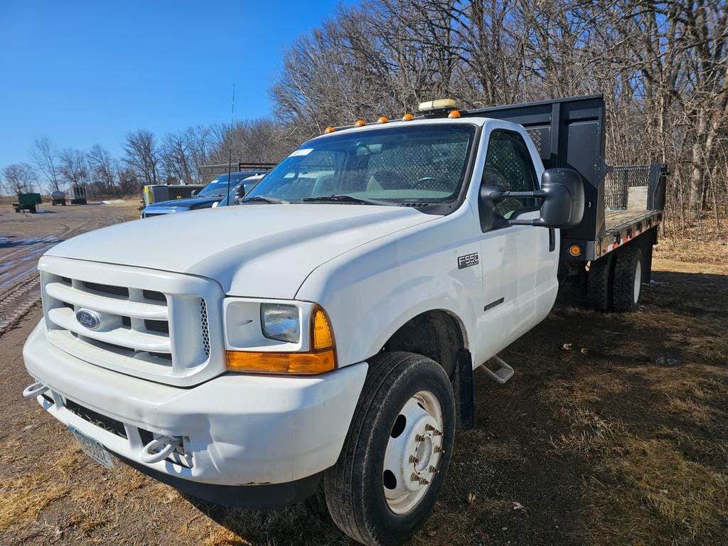 2002 Ford F-550 Equipment Image0