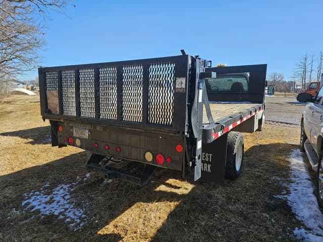 Image of Ford F-550 equipment image 3