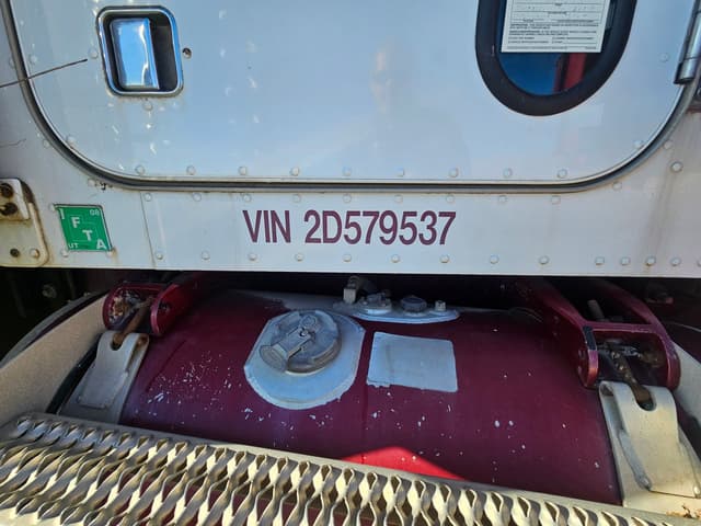 Image of Peterbilt 379 equipment image 3